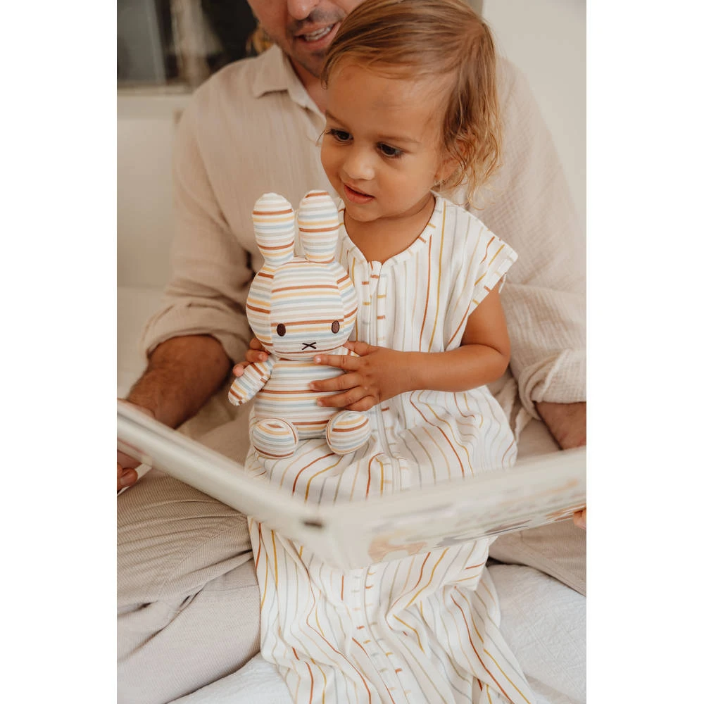 Nijntje X Little Dutch Vintage Sunny Stripes All Over Knuffel - 25 Cm 5 Nijntje X Little Dutch Vintage Sunny Stripes All Over Knuffel - 25 Cm - Afbeelding 3